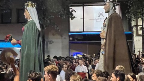 Les Santes 2023. Desvetllament bellugós i Escapada a negra nit. Nit Boja. Mataró. Matinada del 25 al 26 de juliol de 2023