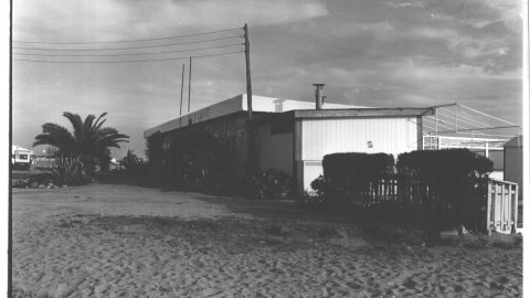 Guingueta de la platja de Calella. 1990. Foto: Saül Gordillo (El Punt)