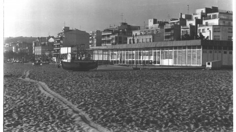 Guingueta de la platja de Calella. 1991. Foto: Saül Gordillo (El Punt)