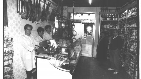 Xarcuteria Can Prunell de Calella. 1994. Foto: Saül Gordillo (El Punt)