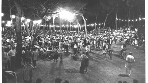 Revetlla d'agost al Parc Dalmau de Calella. 1991. Foto: Saül Gordillo (El Punt)