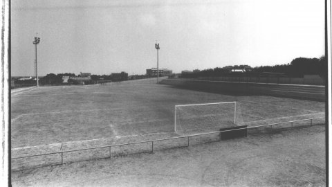 Camp municipal de futbol de Pineda de Mar. 1992. Foto: Saül Gordillo (El Punt)