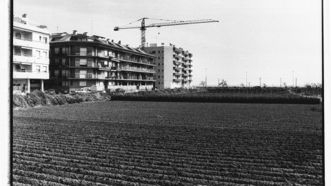 Terrenys afectats pel PP1, entre Poblenou i el centre de Pineda de Mar. 1993. Foto: Saül Gordillo (El Punt)