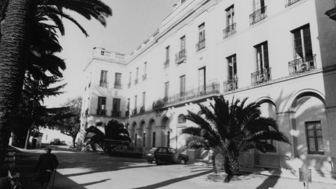 Edifici Xifré, seu dels jutjats. Arenys de Mar. 1992. Foto: Saül Gordillo (El Punt)