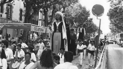 Gegants. Festa Major d'Arenys de Mar. 1991. Foto: Saül Gordillo (El Punt)
