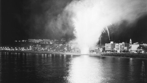 Focs artificials. Festa Major d'Arenys de Mar. 1991. Foto: Saül Gordillo (El Punt)