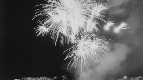 Focs artificials. Festa Major d'Arenys de Mar. 1991. Foto: Saül Gordillo (El Punt)