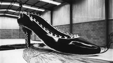 Sabata estàtua de la llibertat. Obra d'Antoni Miralda. Palafolls. 1991. Foto: Saül Gordillo (El Punt) 