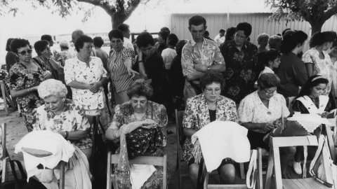 Trobada de puntaires. Festa major de Palafolls. 1992. Foto: Saül Gordillo (El Punt)