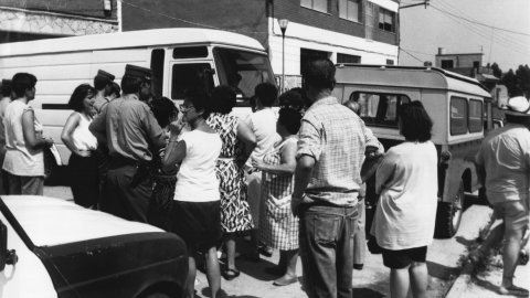 Treballadors de l'empresa Inaulcasa. Palafolls.1990. Foto: Saül Gordillo (El Punt)