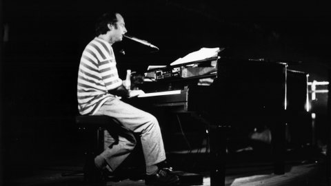 Concert de Lluís Llach al pavelló poliesportiu de Pineda de Mar. 1990. Foto: Saül Gordillo (El Punt)