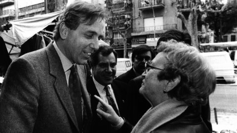 El primer secretari del PSC i candidat a la presidència de la Generalitat, Raimon Obiols i Germà (1940), en un acte de campanya a Arenys de Mar. 1992. Foto: Saül Gordillo (El Punt)
