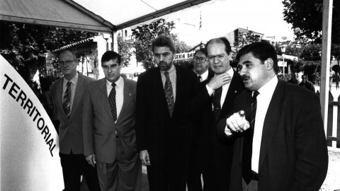 Inauguració de la Fira de Calella i l'Alt Maresme amb el conseller de Comerç, Consum i Turisme, Lluís Alegre, l'alcalde de Calella, Joaquim Rey (CiU), i el president del Consell Comarcal del Maresme, Ramon Camp. Calella. 1992. Foto: Saül Gordillo (El Punt)