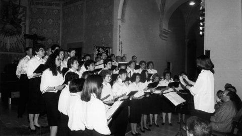 Primer aniversari de la Coral Pinedenca. Pineda de Mar. 1991. Foto: Saül Gordillo (El Punt)