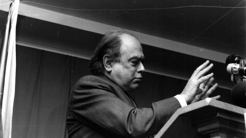 El president de la Generalitat i de Convergència Democràtica de Catalunya, Jordi Pujol i Soley, en un acte de la Joventut Nacionalista de Catalunya (JNC) a l'Hotel Bernat II de Calella. 1991. Foto: Saül Gordillo (El Punt)