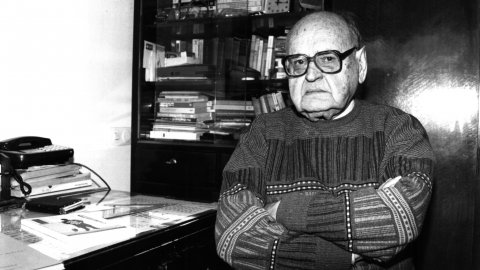 Germinal Ros i Martí (Lloret de Mar, 1908-2006), escriptor, periodista, activista i exiliat comunista, al seu estudi de Lloret de Mar. 1993. Foto: Saül Gordillo (El Punt)