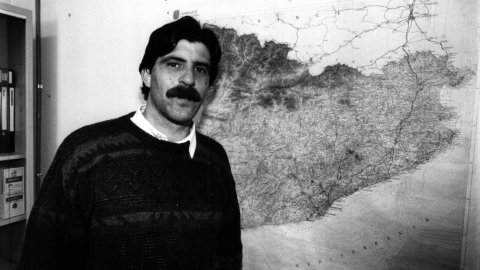 L'ecologista Lluís Motjé i Costa (1958-2019), també conegut com a Moia, ornitòleg, naturalista, educador ambiental i ecologista selvatà, fotografiat a Sant Dalmai. Girona. 1993. Foto: Saül Gordillo (El Punt)