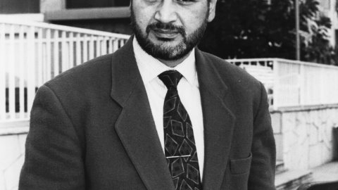 L'alcalde d'Arenys de Mar, Ignasi Moreno (PSC), a la riera abans de la seva cobertura. Arenys de Mar. 1991. Foto: Saül Gordillo (El Punt)