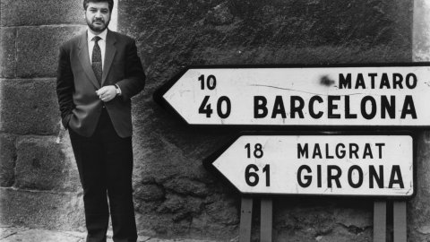 L'alcalde d'Arenys de Mar, Ignasi Moreno (PSC), a la riera abans de la seva cobertura. Arenys de Mar. 1991. Foto: Saül Gordillo (El Punt)