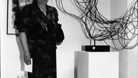 Emília Xargay i Pagès (1927-2002) pintora, ceramista i escultora, exposa a la Sala Municipal d'Exposicions de Pineda de Mar. 1991. Foto: Saül Gordillo (El Punt)
