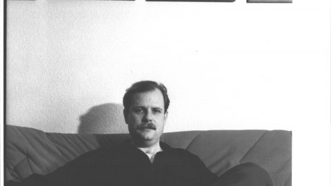 Quim Botey, fotògraf, membre de Foto-Film Calella i perruquer. Calella. 1991. Foto: Saül Gordillo (El Punt)