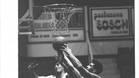 Partit de la UER Pineda contra l'Alcúdia. Pineda de Mar. 1990. Foto: Saül Gordillo (El Punt)