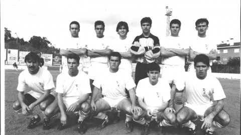 Equip de futbol del CF Arenys de Mar. 1990. Foto: Saül Gordillo (El Punt)