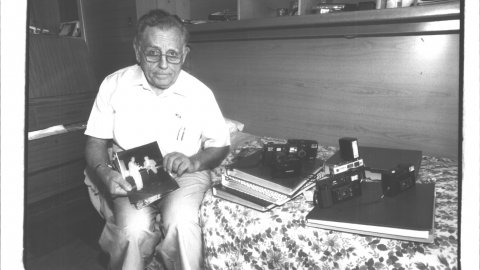 Josep Ramon Torrent Caner, veí de Calella i fotògraf aficionat. Calella. 9 d'octubre de 1993. Foto: Saül Gordillo (El Punt)