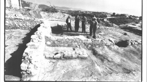 Excavacions arqueològiques. Ruïnes del mas La Posada de Calella. 1992. Foto: Saül Gordillo (El Punt)