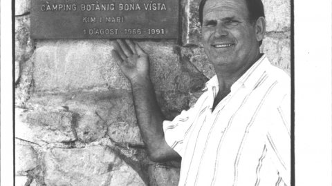 Joaquim Ruscalleda, propietari del càmping botànic Bona Vista, de Calella, que celebra el seu 25è aniversari. Calella. 1991. Foto: Saül Gordillo (El Punt)