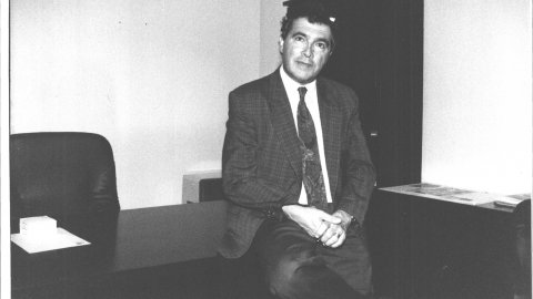 Eusebi Vázquez, empresari i president de l'agrupació sardanista La Barretina Vermella de Malgrat de Mar. 1991. Foto: Saül Gordillo (El Punt)