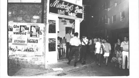 Nit de patrulla amb la Policia Local de Calella, una nit de l'estiu de 1992. Foto: Saül Gordillo (El Punt)