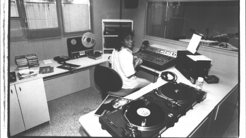 Ràdio Pineda, als nous estudis del carrer Justícia de Pineda de Mar. 1992. Foto: Saül Gordillo (El Punt)