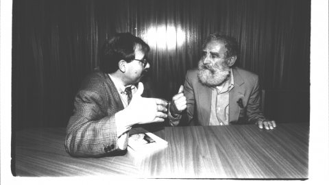Presentació del llibre 'Riera Llorca. Fent memòria' amb Jordi Castellanos i Carles Fontserè, a la foto, que van estar acompanyats d'Emília Barrionuevo, Diana Riera, Joan Pujadas i Josep Lluís Fillat. 6 de juny de 1992