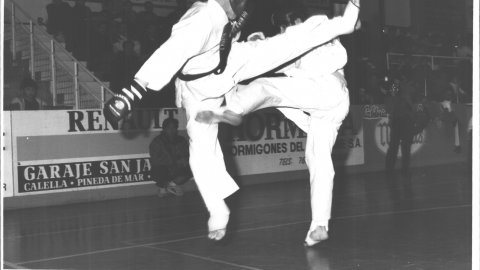 IX Gran Open Nacional Suska d'Arts Marcials al pavelló poliesportiu de Pineda de Mar. 1990. Foto: Saül Gordillo (El Punt)