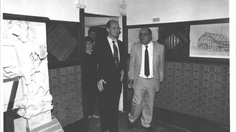 Inauguració de la casa museu Domènech i Montaner, a Canet de Mar, amb l'alcalde, Josep Rovira, i el conseller de Comerç i Turisme de la Generalitat, Lluís Alegre. 1991. Foto: Saül Gordillo (El Punt)