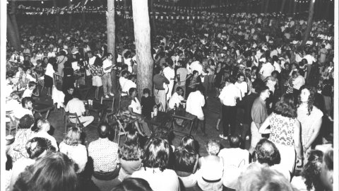 Revetlla d'estiu al Parc Dalmau de Calella. 1990. Foto: Saül Gordillo (El Punt)