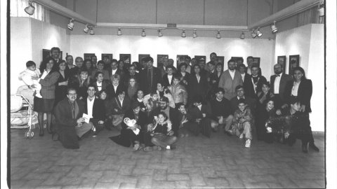 Inauguració de l'exposició del fotògraf Quim Botey, de Foto-Film Calella, a la sala municipal d'exposicions de Pineda de Mar. 1991. Foto: Saül Gordillo (El Punt)