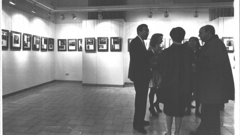 Tardor fotogràfica a la sala municipal d'exposicions de Pineda de Mar. 1991. Foto: Saül Gordillo (El Punt)