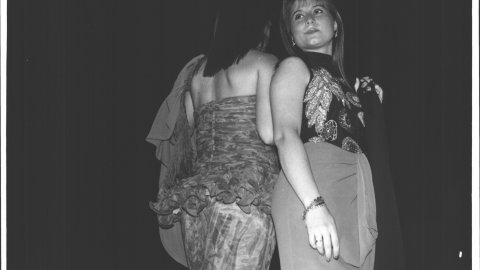 Desfilada de moda a la masia Can Ratés de Santa Susanna, amb Sílvia Abadia desfilant. 1991. Foto: Saül Gordillo (El Punt)