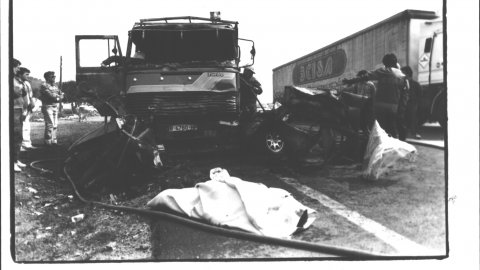 Accident de trànsit a la carretera N-II a Santa Susanna, amb una víctima mortal. 1992. Foto: Saül Gordillo (El Punt)