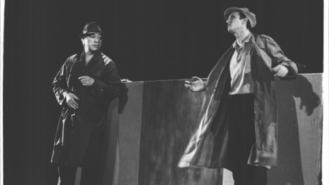 La Gàbia de Vic, amb els actors Joan Anguera i Ramon Vila, actua a la mostra de teatre Complot de Pineda de Mar. 1991. Foto: Saül Gordillo (El Punt)