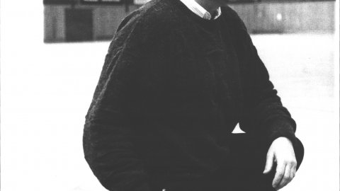 Joan Martínez, tècnic del Club Bàsquet Calella, al pavelló de Calella. 1991. Foto: Saül Gordillo (El Punt)