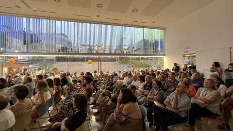 Presentació del llibre d’articles de Manuel Cuyàs ‘El Mataró de Cuyàs’ a Mataró Connecta, amb Joan Salicrú, Àngel Madrià, David Bote, Neus Pinart i Joan Catà. Mataró. 7 d’octubre de 2023