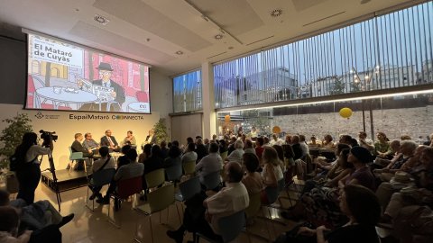 Presentació del llibre d’articles de Manuel Cuyàs ‘El Mataró de Cuyàs’ a Mataró Connecta, amb Joan Salicrú, Àngel Madrià, David Bote, Neus Pinart i Joan Catà. Mataró. 7 d’octubre de 2023