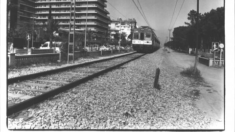 Tram de via del tren a la zona hotelera de Malgrat de Mar on s'havia produït un atropellament mortal. 1992. Foto: Saül Gordillo (El Punt)
