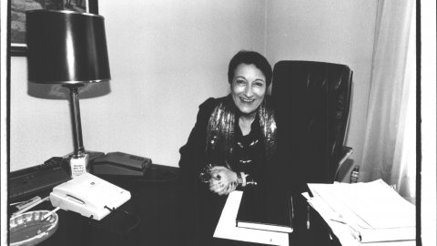 Conxita Campoy (PSC), alcaldessa de Malgrat de Mar, al despatx d'alcaldia de l'Ajuntament. 19 de març de 1993. Foto: Saül Gordillo (El Punt)