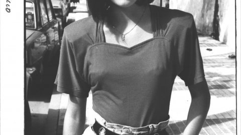 Sandra Sala, pubilla de Calella, al carrer Ànimes. Calella. 1990. Foto: Saül Gordillo (El Punt)
