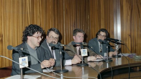 Taula rodona a l'Ajuntament de Pineda, amb Pep Montes, coordinador de Repòrter; Joan Pujadas, coordinador de Televisió Pública Pineda; Manel Colàs, director de Ràdio Pineda; i Saül Gordillo, periodista d'El Punt i Repòrter. 17 d'abril de 1993