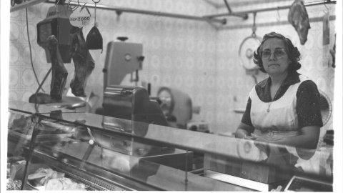 Maria Flores. Demanda judicial contra sis parades del mercat municipal de Pineda de Mar. 1990. Foto: Saül Gordillo (El Punt)